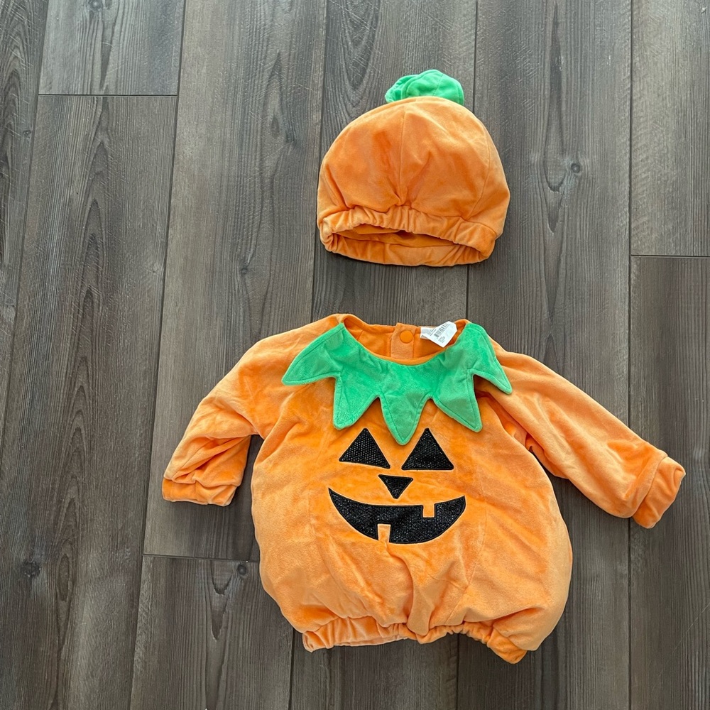 Pumpkin costume 6-12 months